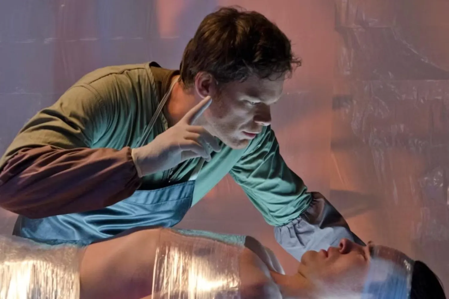 54 yaşındaki Michael C. Hall, Dexter Morgan rolündeki performansıyla 5 kez Emmy'ye aday gösterilmişti (Showtime / Paramount+)