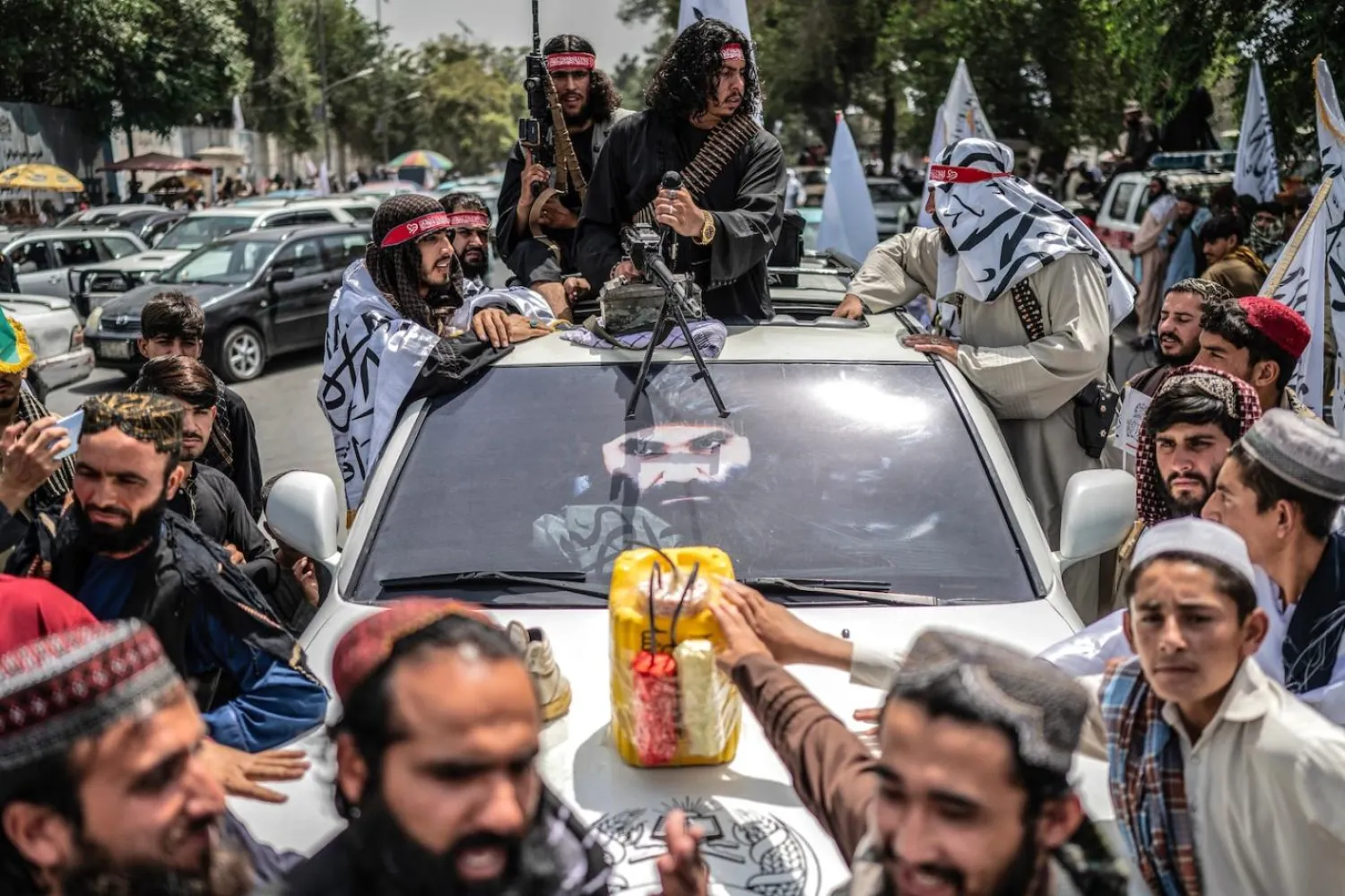 İktidarda beşinci yılına giren Taliban'ın kadınlara yönelik sürekli yeni yasaklar getirmesi uluslararası kamuoyunun tepkisini çekiyor (AFP)