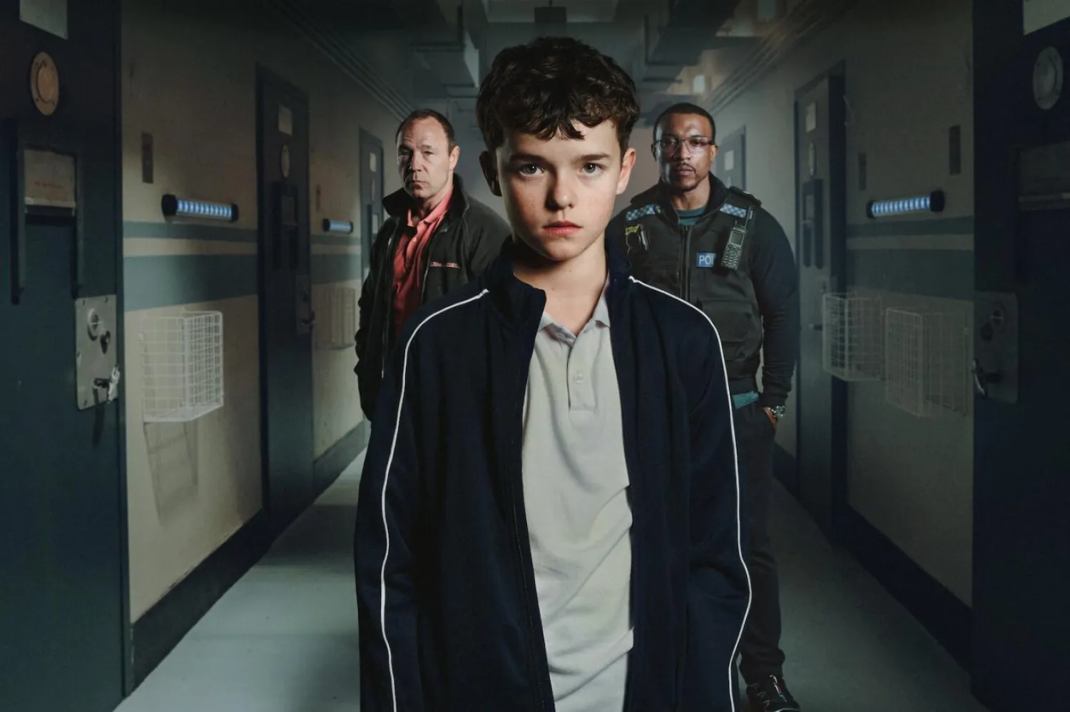 Henüz 15 yaşında ödüle uzanan Owen Cooper, Emmy tarihinde herhangi bir oyunculuk kategorisinde ödül alan en genç aktör oldu (Netflix)