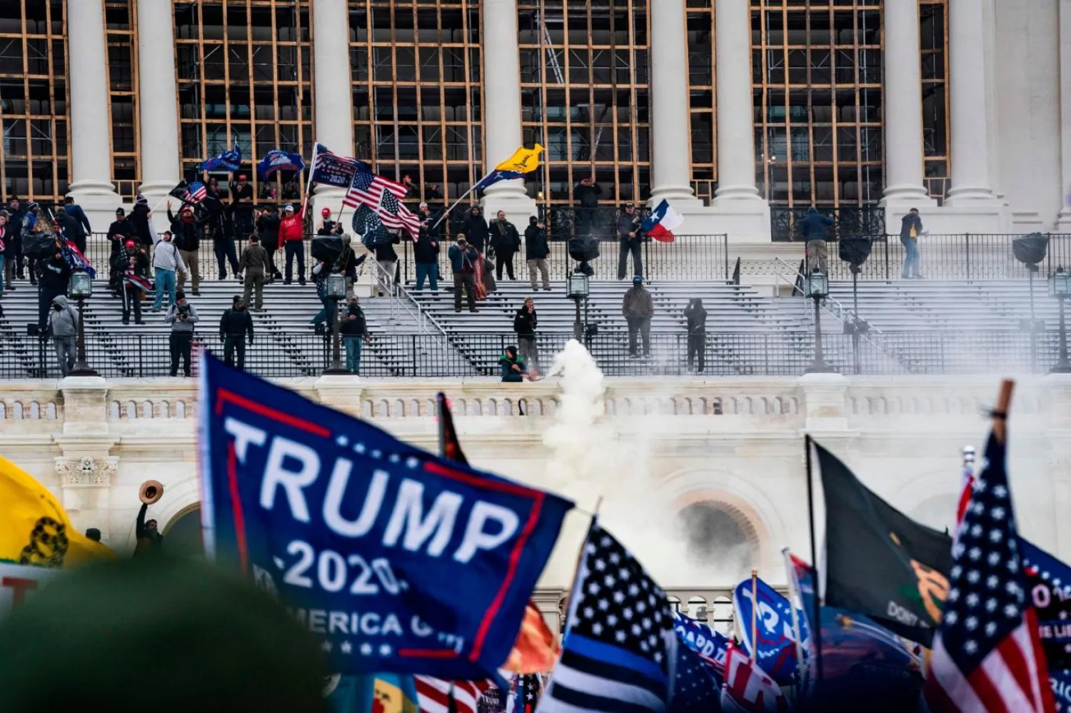 ABD Başkanı Donald Trump, FBI'ı 6 Ocak 2021'de ABD Kongre Binası'nda şiddeti kışkırtmak için gizli ajanlar kullanmakla suçladı (AFP)