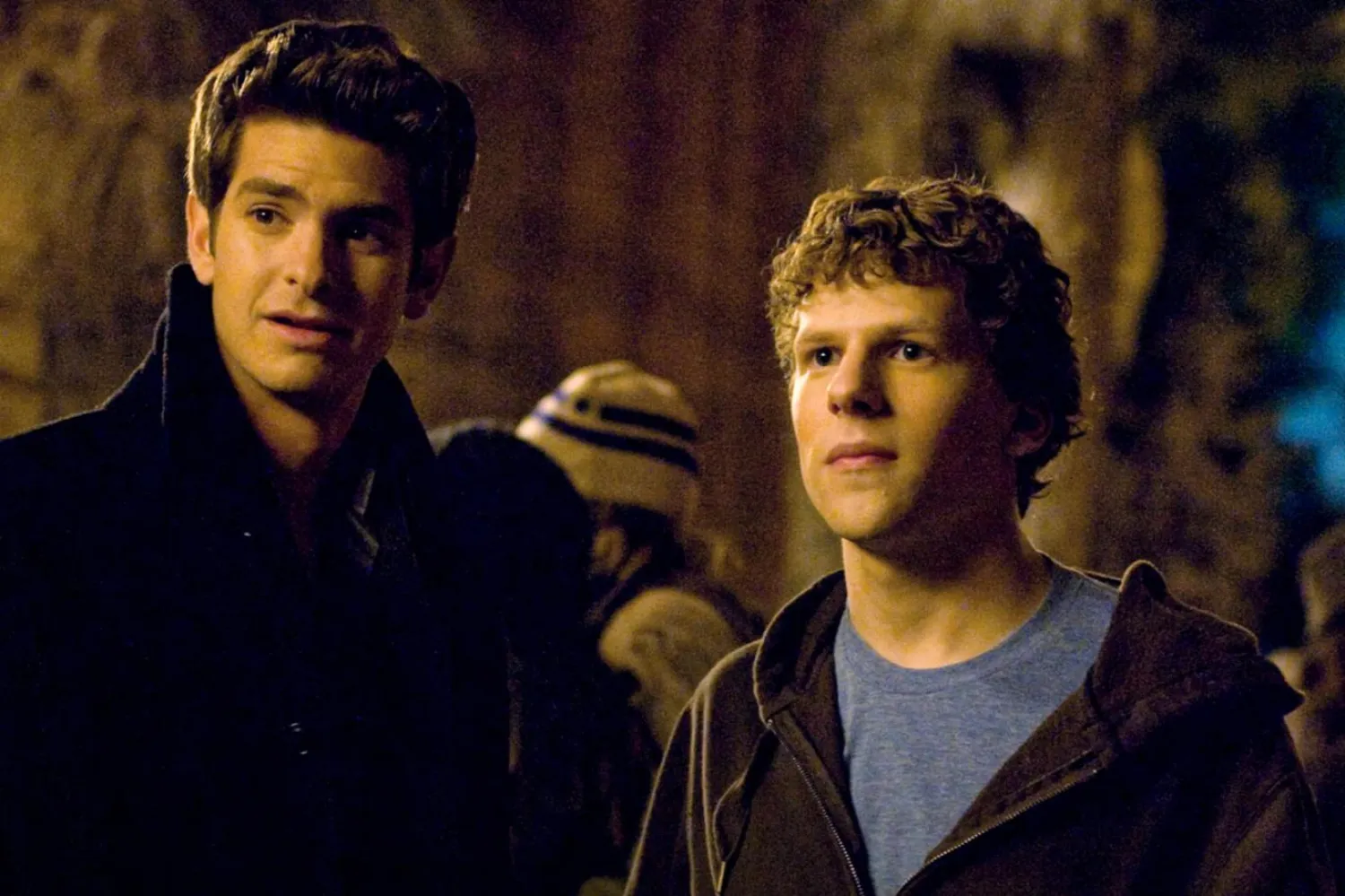 42 yaşındaki Andrew Garfield (solda), David Fincher'ın yönettiği Sosyal Ağ'da Zombieland'le de tanınan Jesse Eisenberg'le başrolleri paylaşmıştı (Sony Pictures Releasing)