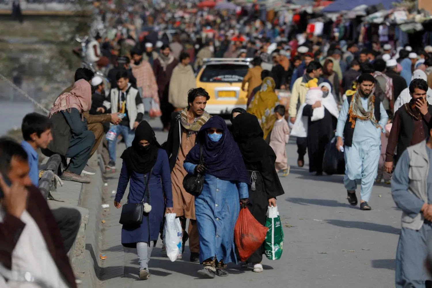 Afganistan'da milyonlarca kişiyi etkileyen internet kesintisinin ne zaman sonlanacağı belirsizliğini koruyor (Reuters)