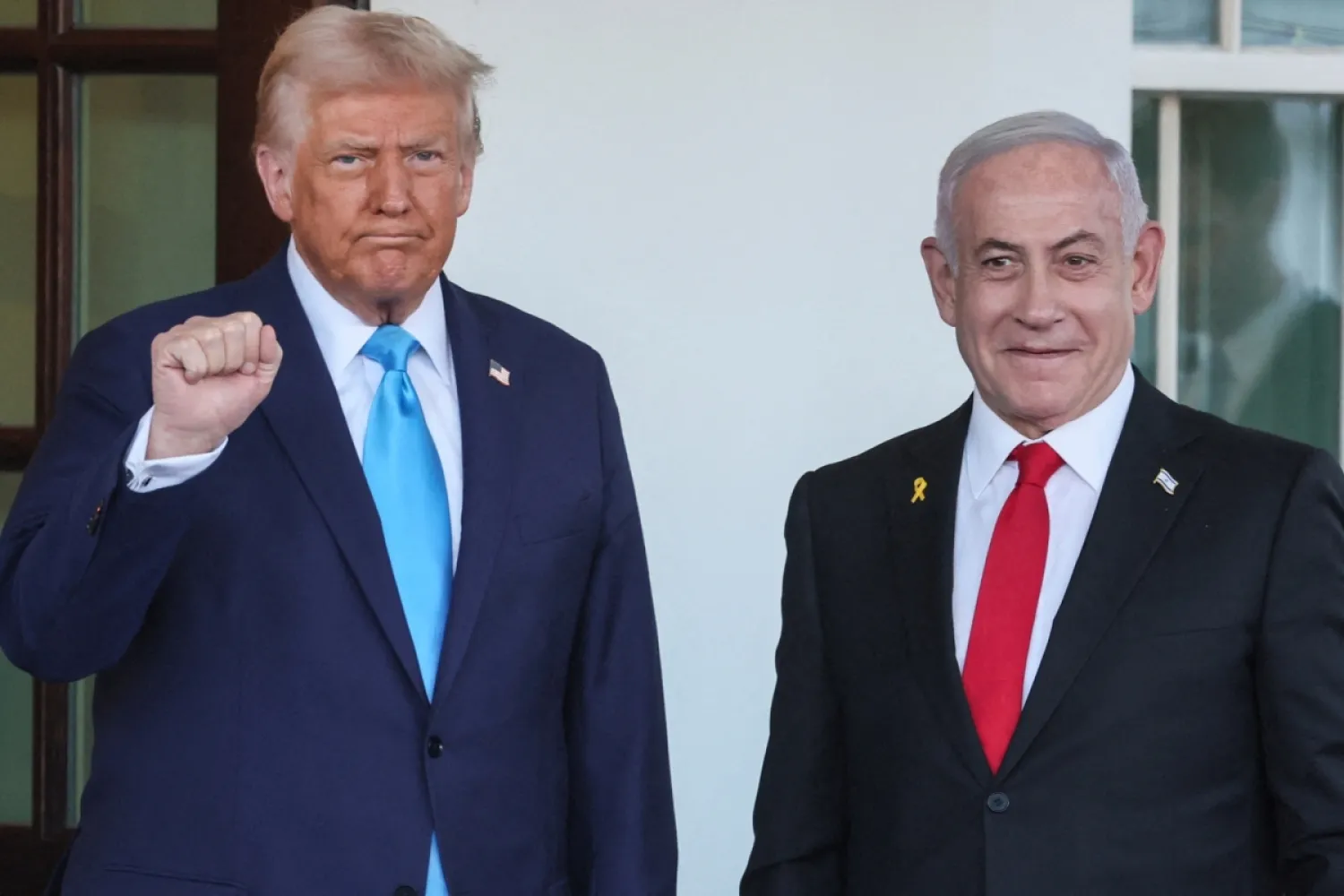 Donald Trump ve Binyamin Netanyahu, Beyaz Saray'ın girişinde, 4 Şubat 2025 (Reuters)