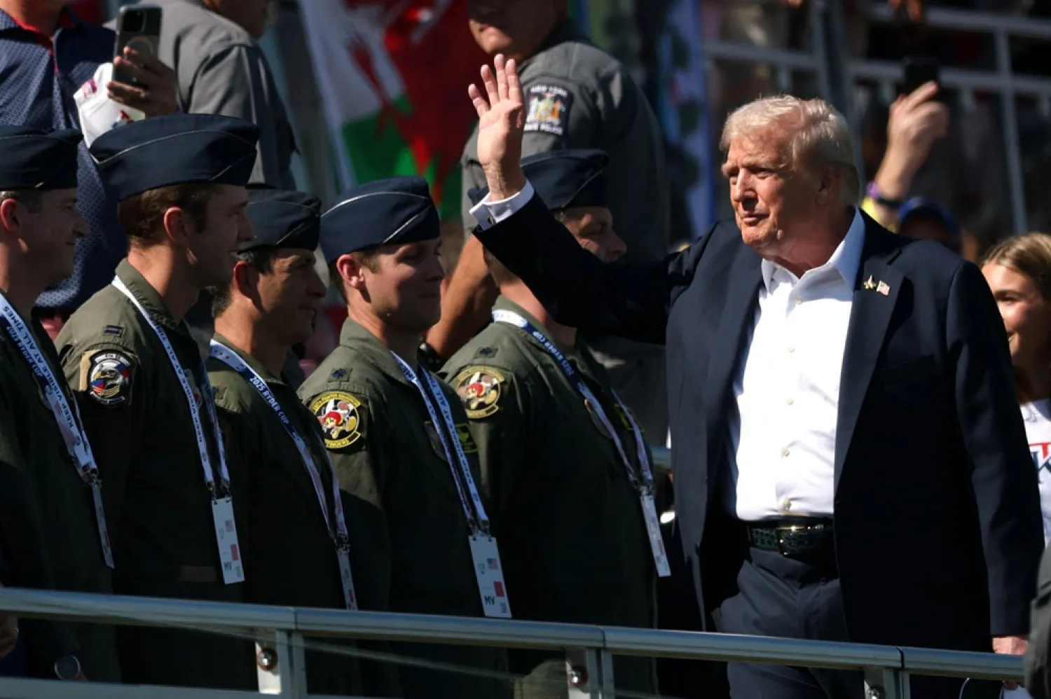 Golf - The 2025 Ryder Cup - Bethpage Black Golf Course, Farmingdale, New York, United States - September 26, 2025 US President Donald Trump waves to the crowd as he arrives on the 1st hole ahead of the four-balls. (Reuters) 
