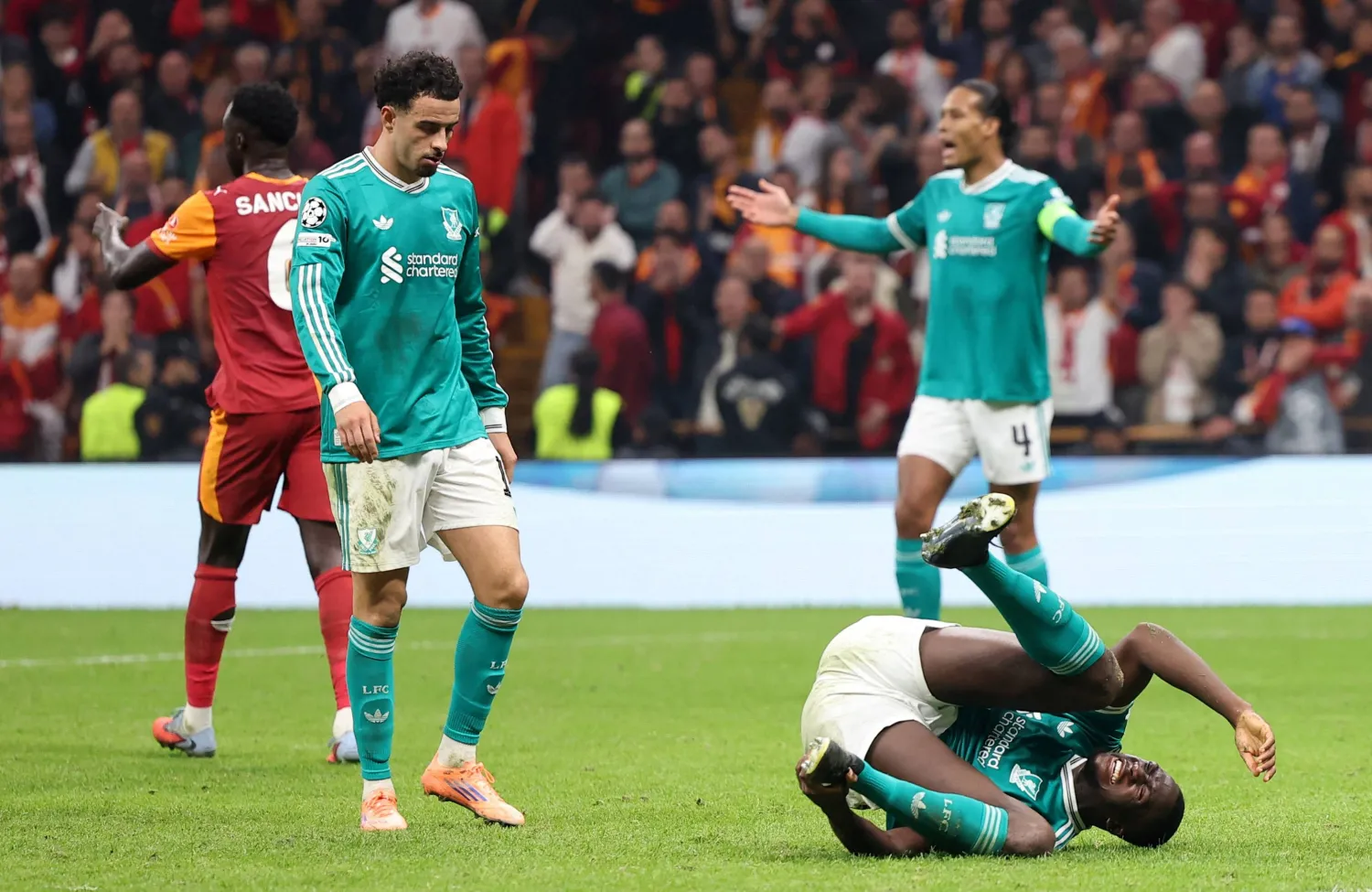 الصورة توضح حالة ليفربول في آخر مباراتين (رويترز)