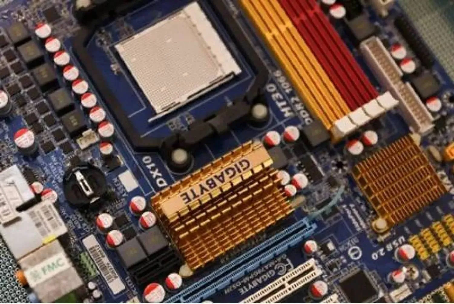 رقائق في معهد أبحاث أشباه الموصلات التايواني في هسينتشو (رويترز)
