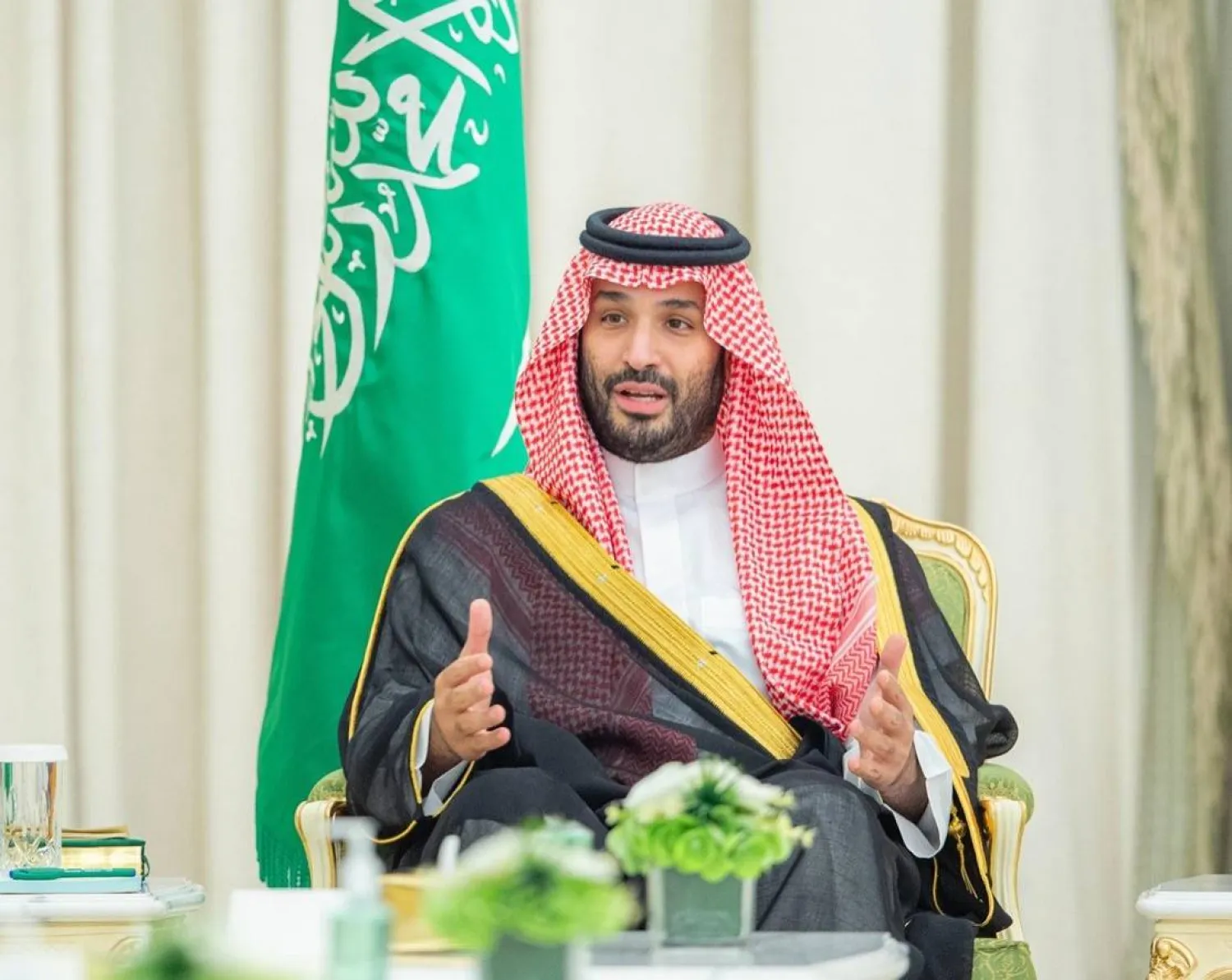 شاهزاده محمد بن سلمان از سفیران استقبال و برای آنان در مأموریتشان برای تقویت و توسعه روابط با پادشاهی آرزوی موفقیت کرد (واس)