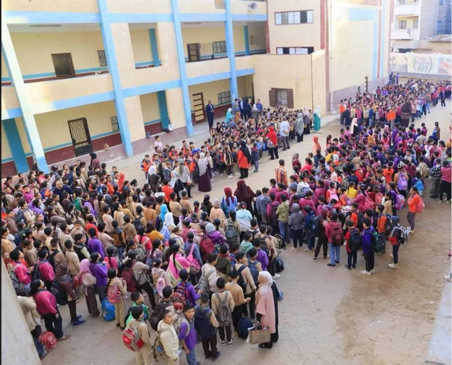 بداية يوم دراسي داخل مدرسة في مصر (وزارة التربية والتعليم)