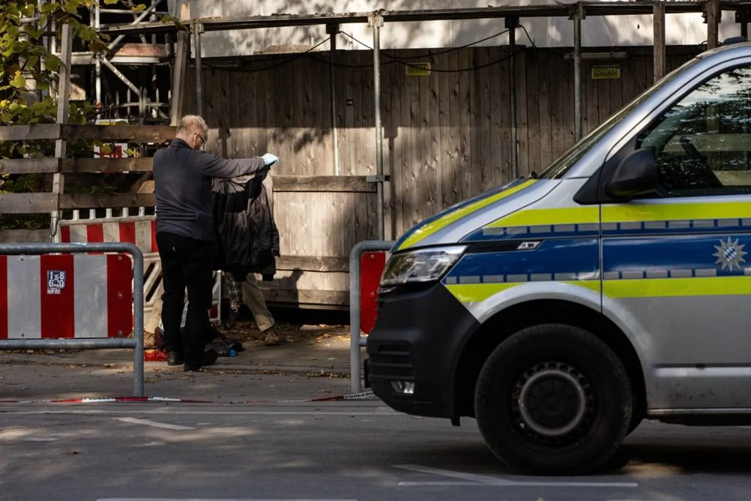 Police cordon off an area after the discovery of a suspicious backpack in the vicinity of the Oktoberfest grounds in Munich, Germany, 01 October 2025. (EPA)