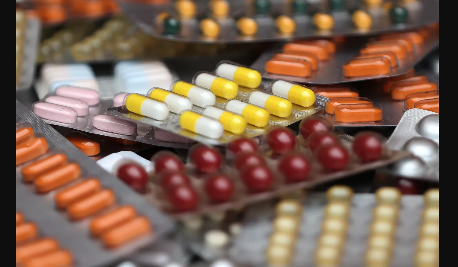 استخدام أدوية ضغط الدم يُعدّ روتيناً يومياً شائعاً للعديد من المرضى (رويترز)