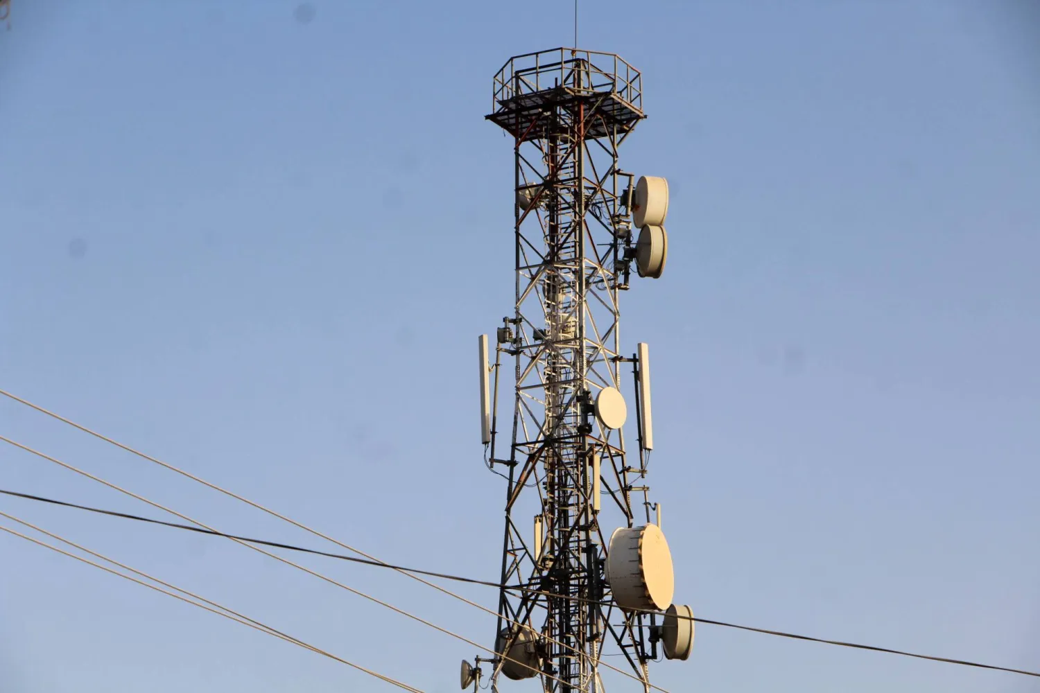 أبراج الاتصالات تعود للعمل تدريجياً بعد إغلاق دام قرابة 3 أيام في قندهار 1 أكتوبر 2025 (إ.ب.أ)