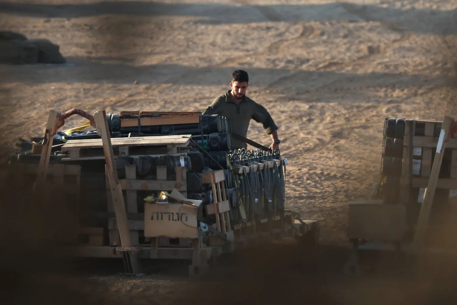 إصابة ضابط في سلاح الاستخبارات الميدانية الإسرائيلي بجروح خطيرة خلال اشتباكات بغزة (إ.ب.أ)