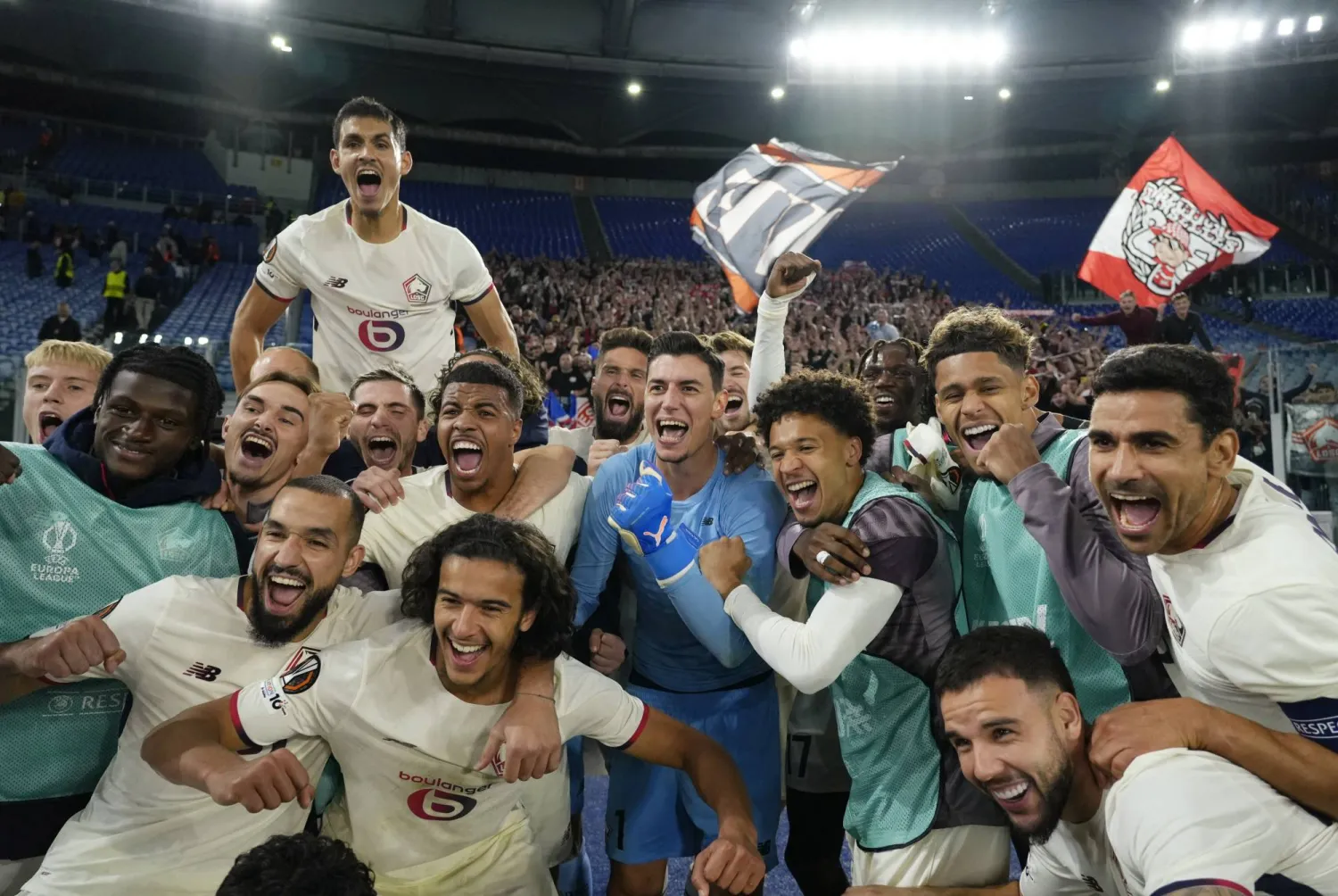 لاعبو ليل يحتفلون بالفوز (رويترز)