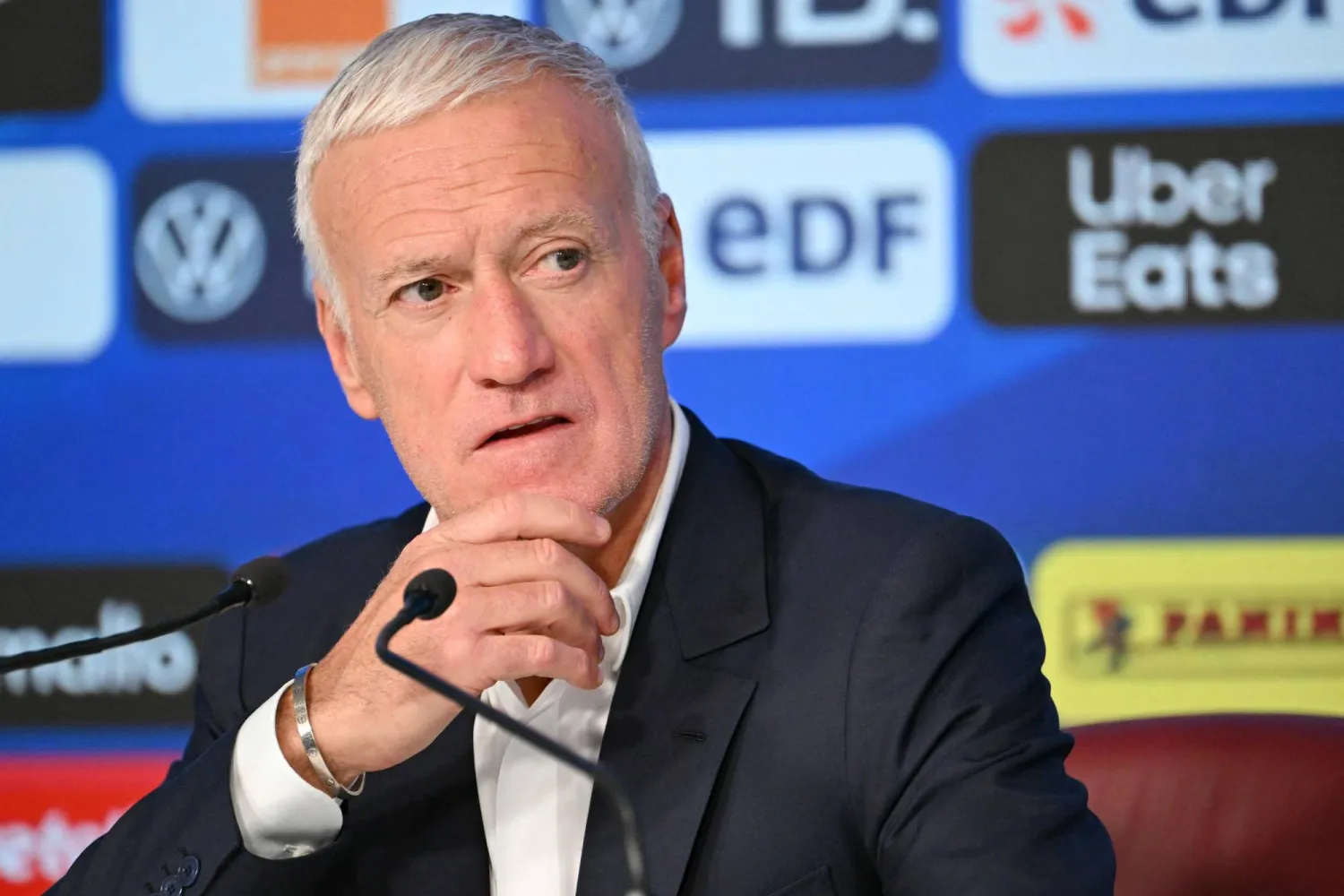 ديشان خلال المؤتمر الصحفي (أ.ف.ب)