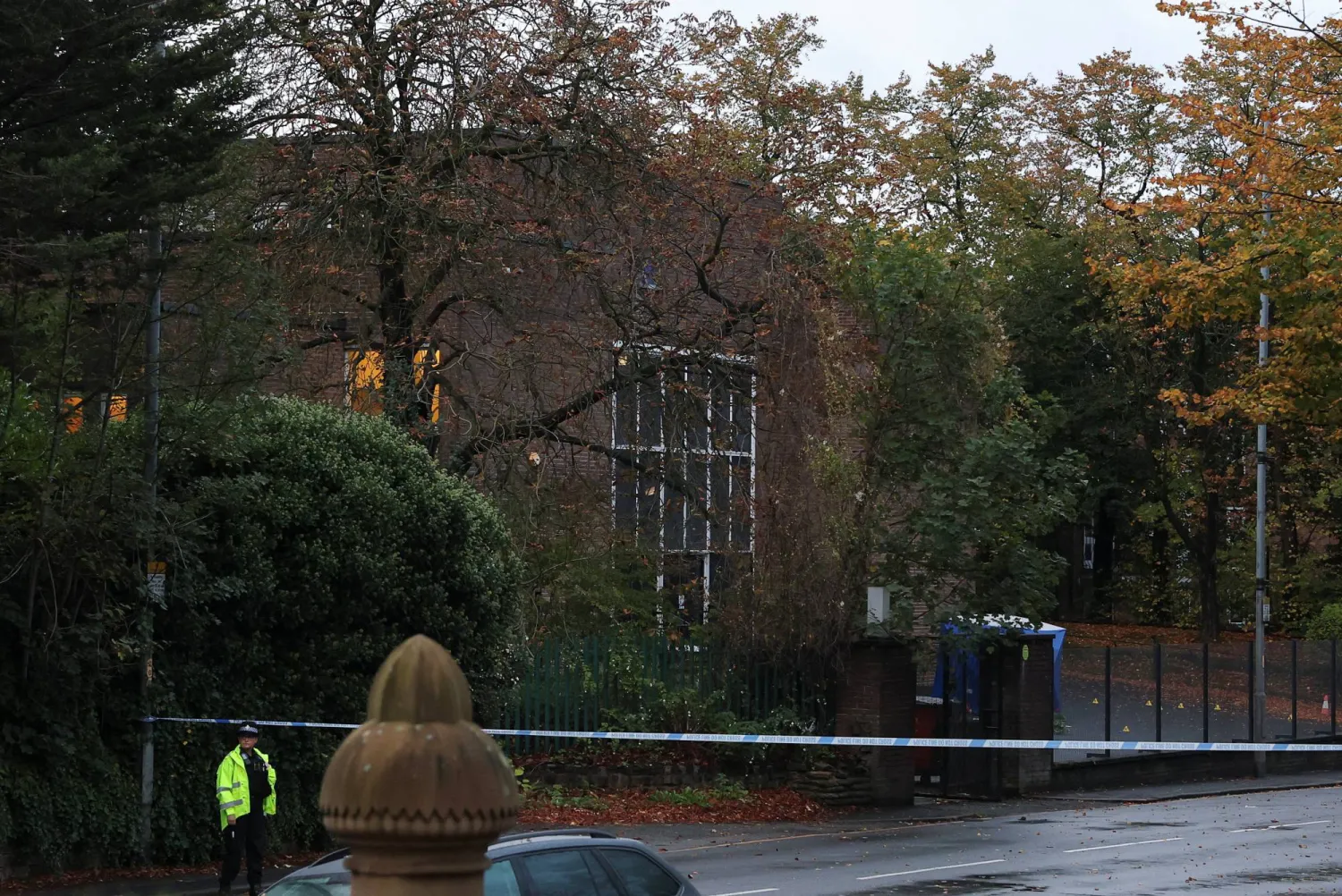 A police officer stands guard near the Manchester synagogue in north Manchester, Britain, October 3, 2025. (Reuters) 