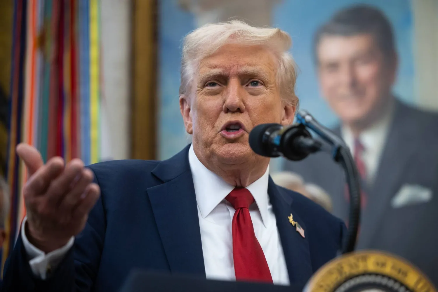 الرئيس الأميركي دونالد ترمب يلقي كلمة في البيت الأبيض بالعاصمة واشنطن... 30 سبتمبر 2025 (إ.ب.أ)