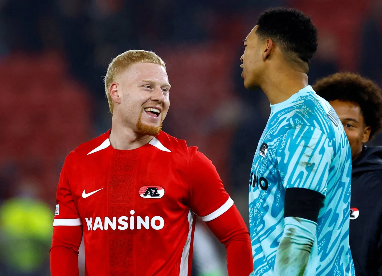 ميكس ميردينك (يسار) استُدعي لتشكيلة هولندا لأول مرة (رويترز)