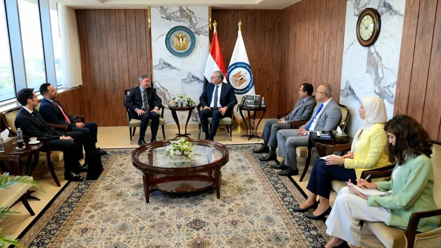  وزير البترول المصري خلال لقاء مسؤول ماليزي في القاهرة (مجلس الوزراء المصري) 