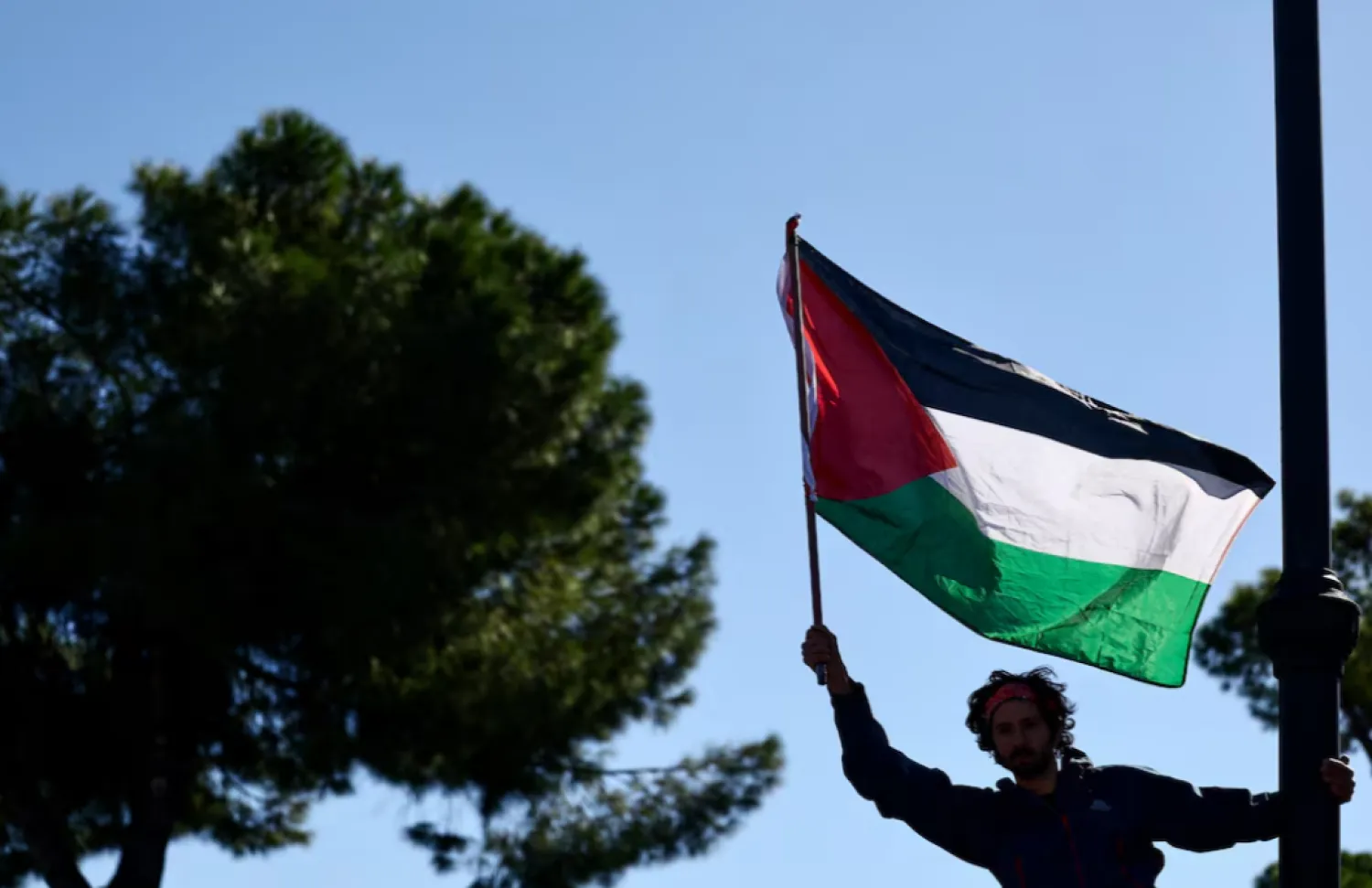A pro-Palestinian demonstrator attends a protest during a nationwide strike called by the USB union to condemn the Israeli forces' interception of the vessels of the Global Sumud Flotilla aiming to reach Gaza and break Israel's naval blockade, in Rome, Italy, October 3, 2025. REUTERS/Yara Nardi 