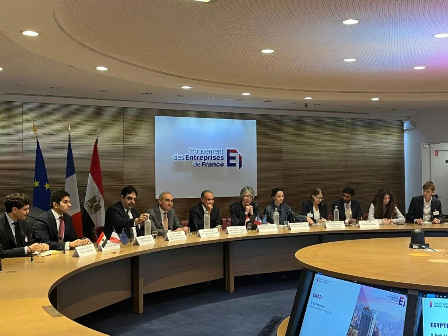 وزير الخارجية المصري يلتقي ممثلي كبرى الشركات وصناديق الاستثمار الفرنسية (الخارجية المصرية)