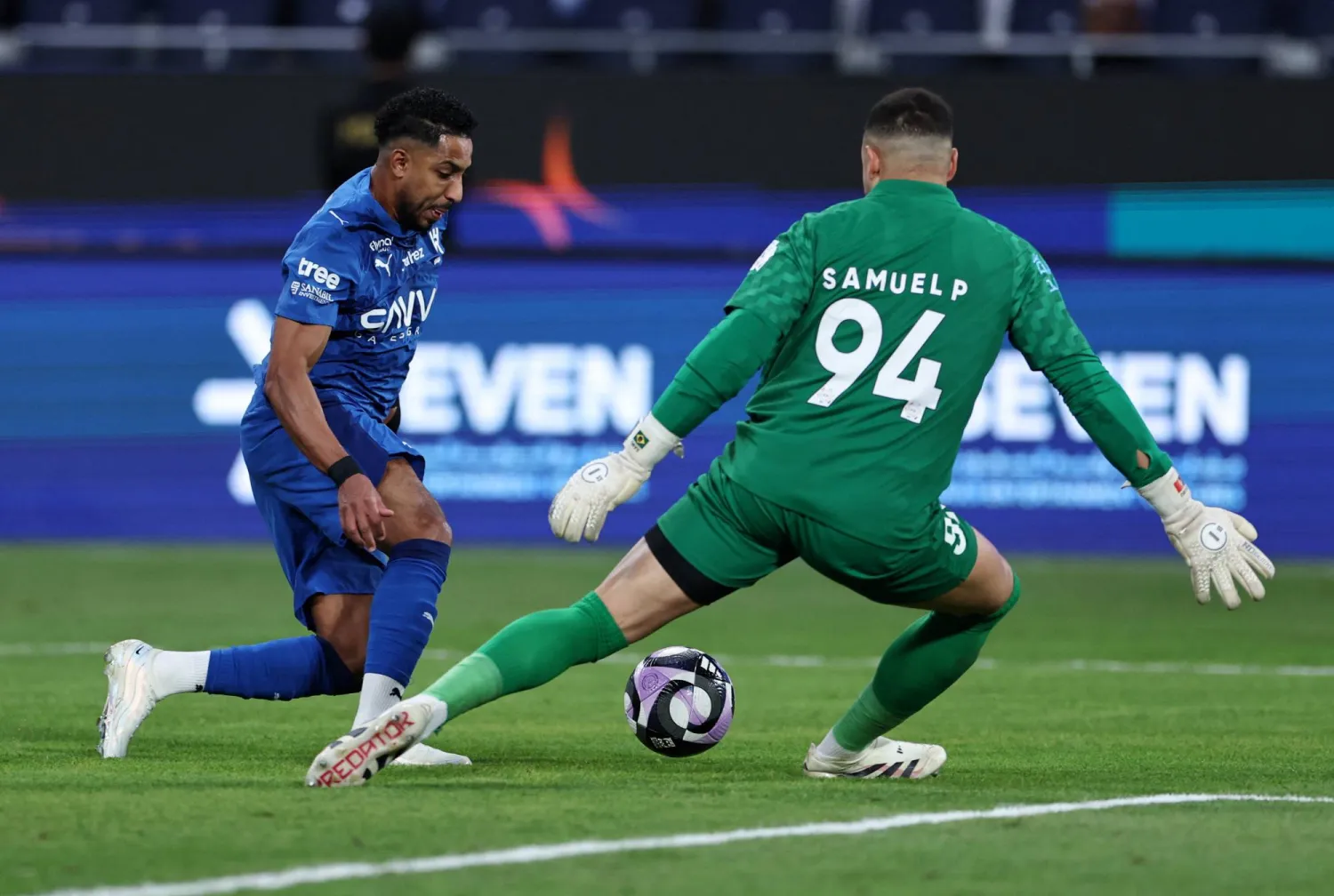 سالم الدوسري أحد أبرز نجوم الأخضر السعودي (رويترز)