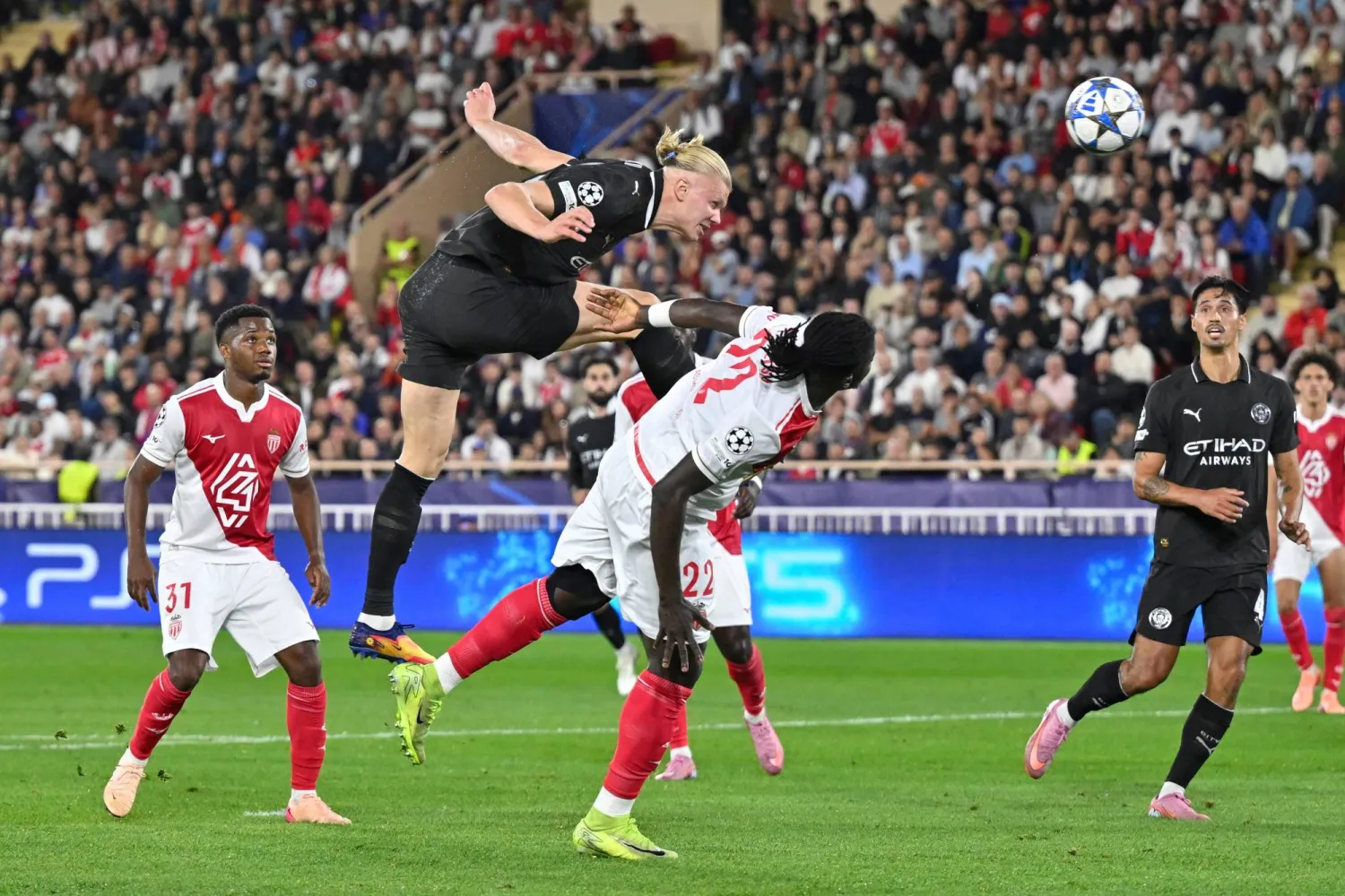 رغم هدفي هالاند الرائعين لم يستطع مانشستر سيتي أن يحقق الفوز على موناكو (أ.ب)