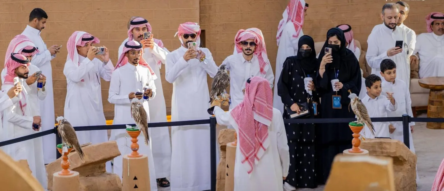 إقبال كبير شهدته الساعات الأولى لانطلاق المعرض (معرض الصقور والصيد السعودي)