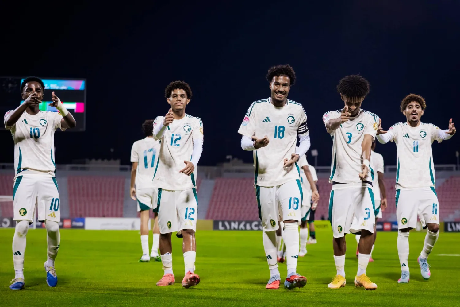 نجح الأخضر بمعانقة اللقب الخليجي (المنتخب السعودي)