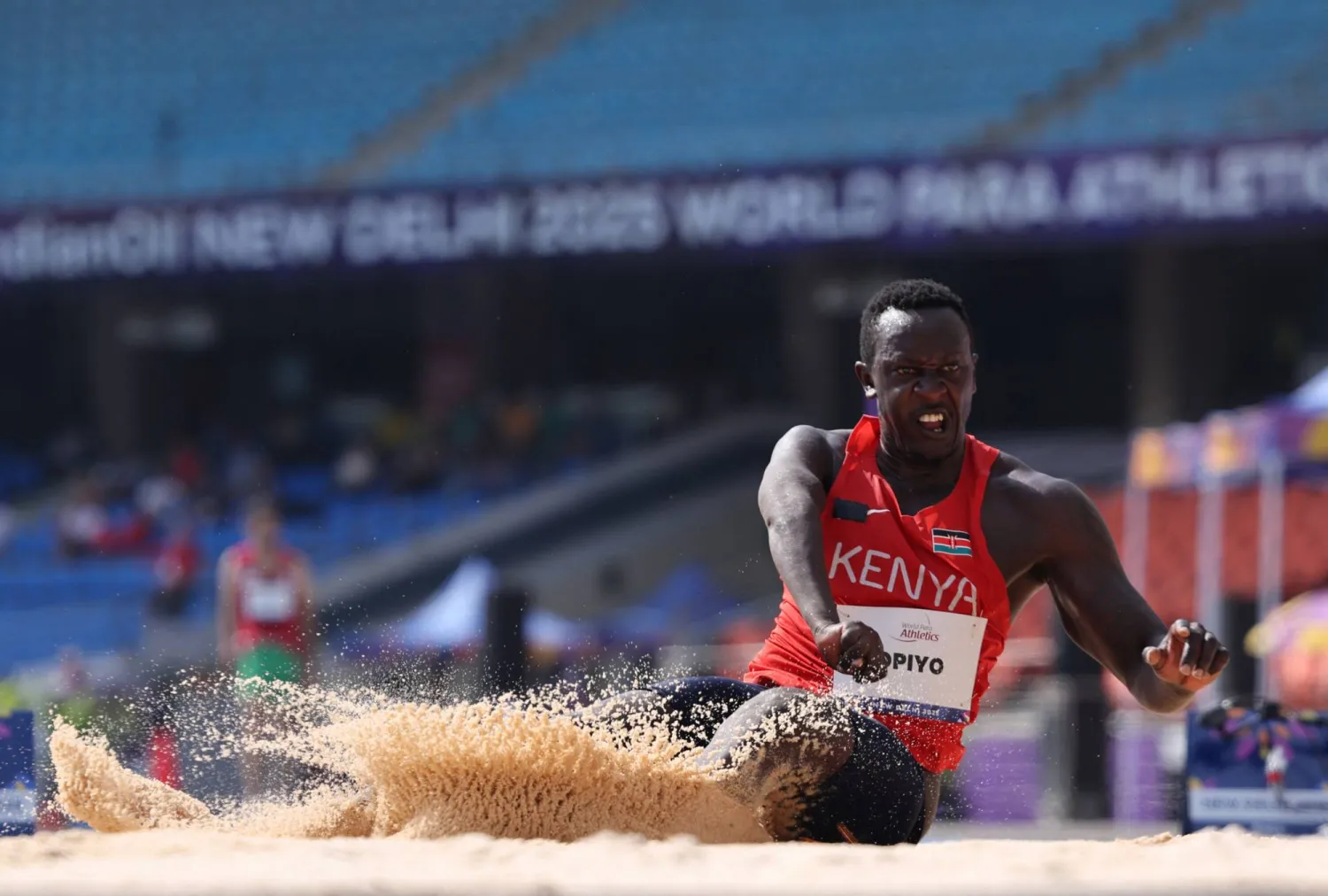 لاعب قوى كيني خلال إحدى المنافسات الدولية (رويترز)