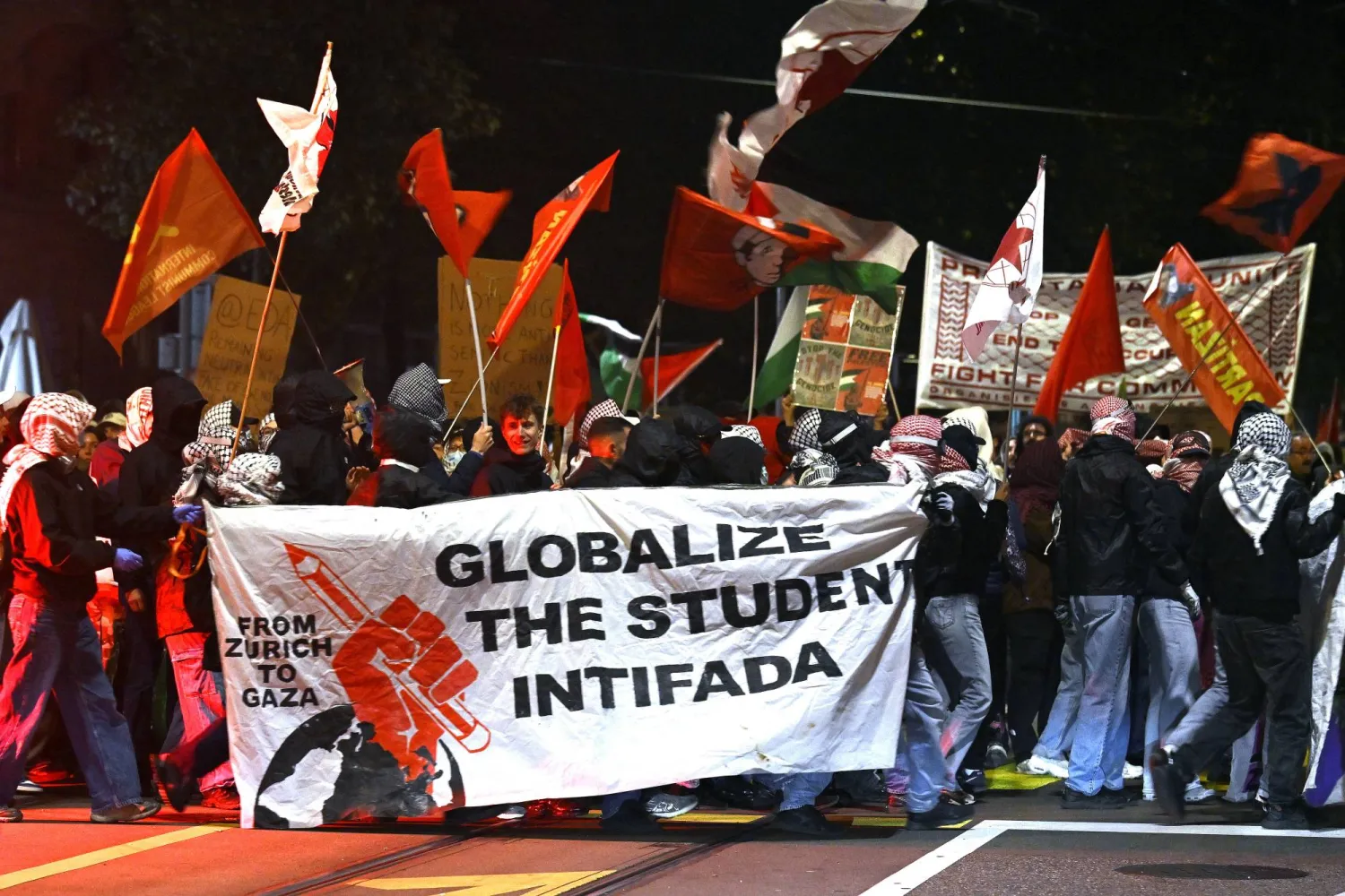 مظاهرات لدعم الفلسطينيين و«أسطول الصمود العالمي» في زيوريخ بسويسرا (إ.ب.أ)