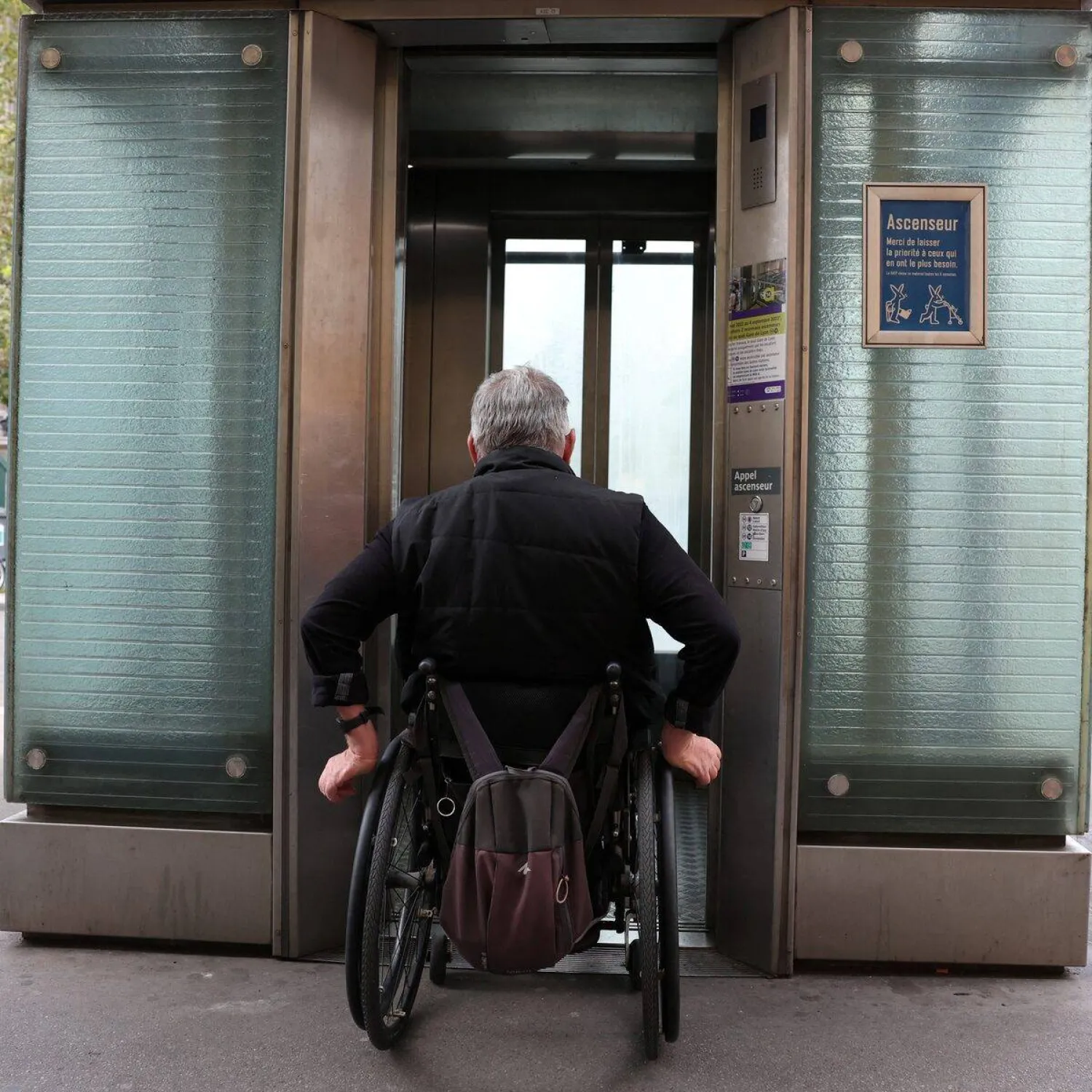 دواء تجريبي جديد يحمل بصيص أمل للمرضى المصابين بالشلل (رويترز)