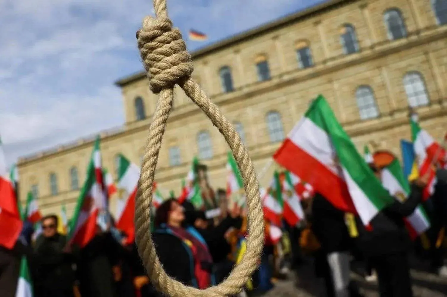 Iranians protest to stop the implementation of the death penalty (Archive - Reuters)