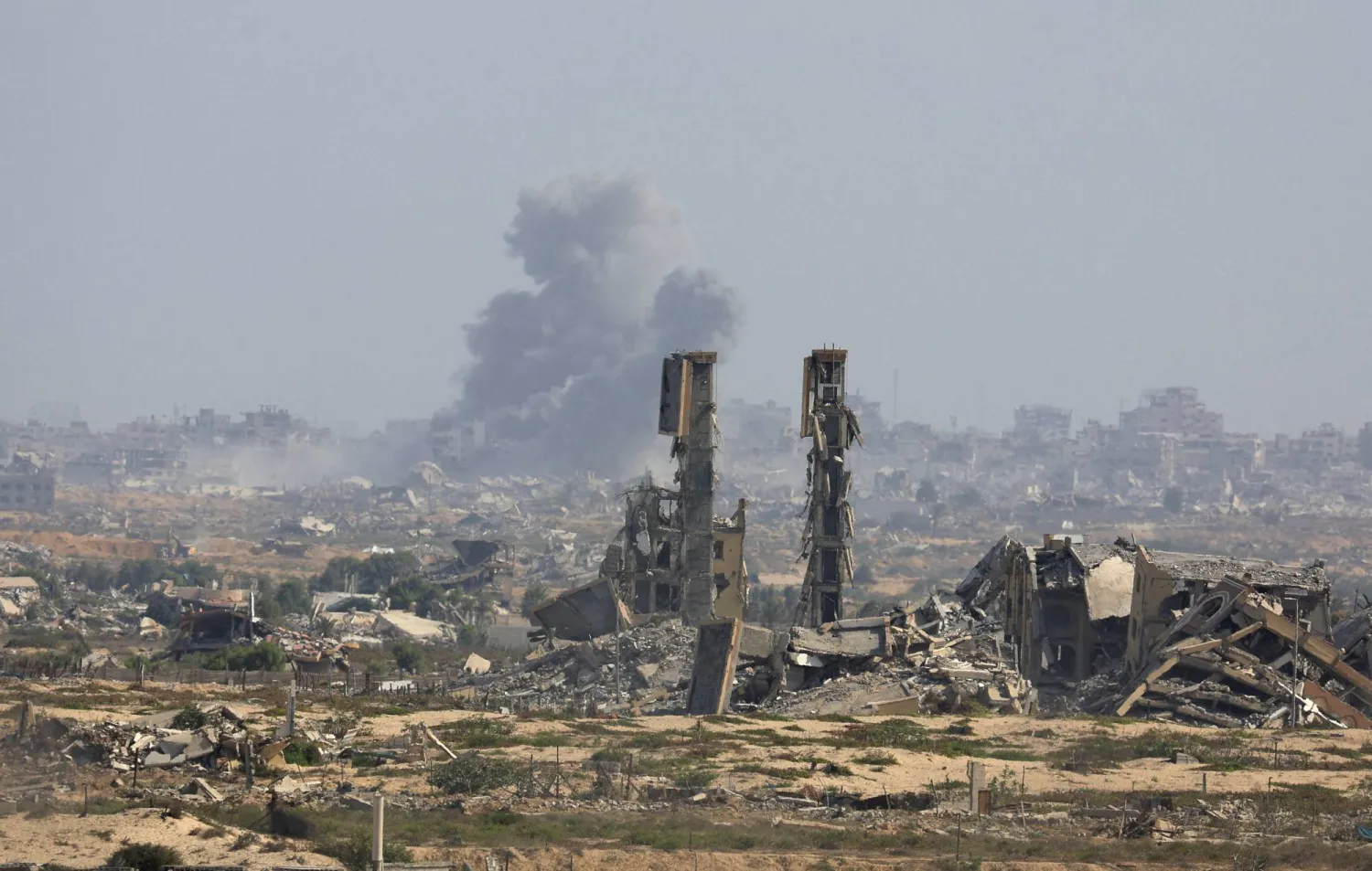 Smoke rises following explosions in Gaza City after Hamas agreed to release hostages and accept some other terms in a US plan to end the war, as seen from central Gaza Strip October 4, 2025. REUTERS/Dawoud Abu Alkas    