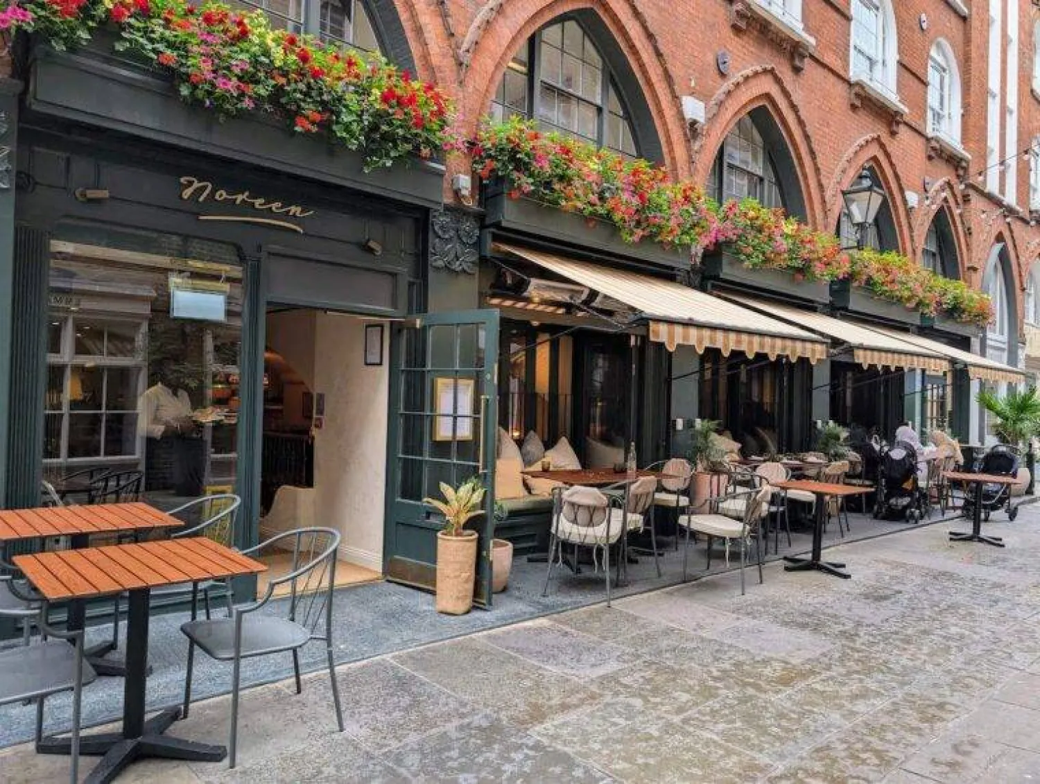 الجلسة الخارجية في سانت كريستوفرز بلايس (نورين)