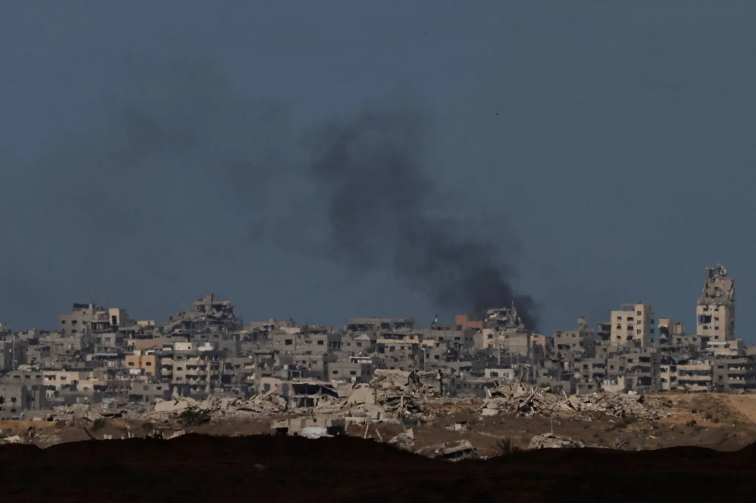 رحب وزراء الخارجية بدعوة الرئيس الأميركي ترمب إسرائيل لوقف القصف فوراً على غزة (رويترز)