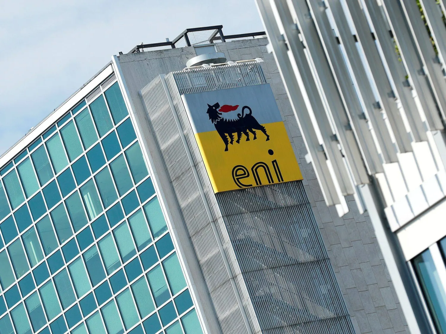 شعار شركة إيني (رويترز)