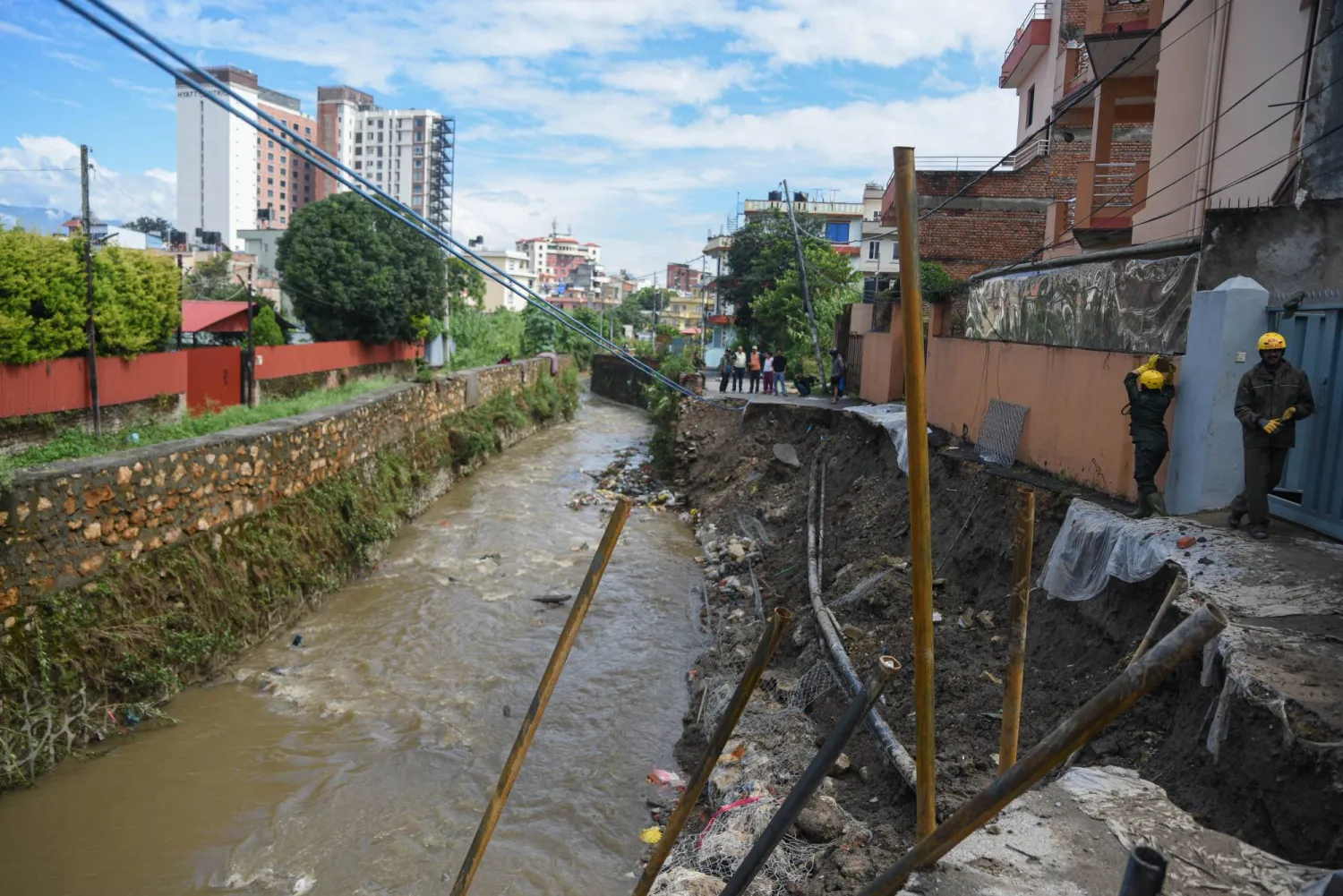 05 October 2025, Nepal, Kathmandu: A view of the debris on the Bafal riverside road in Kathmandu, which was damaged by floodwater. Photo: Safal Prakash Shrestha/ZUMA Press Wire/dpa