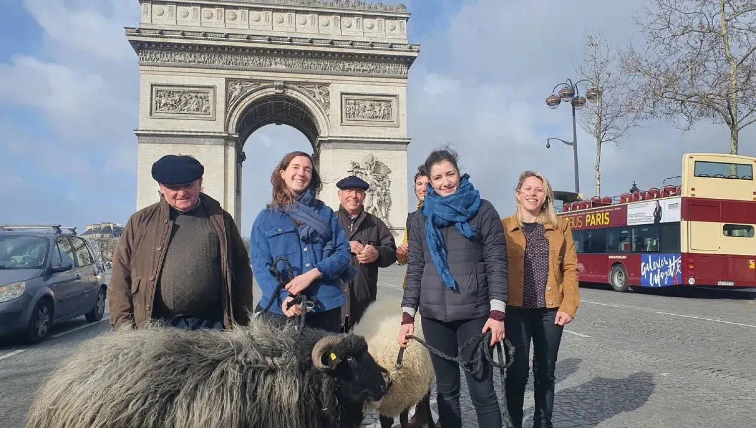 هات حيوانك وتعال (إنستغرام)