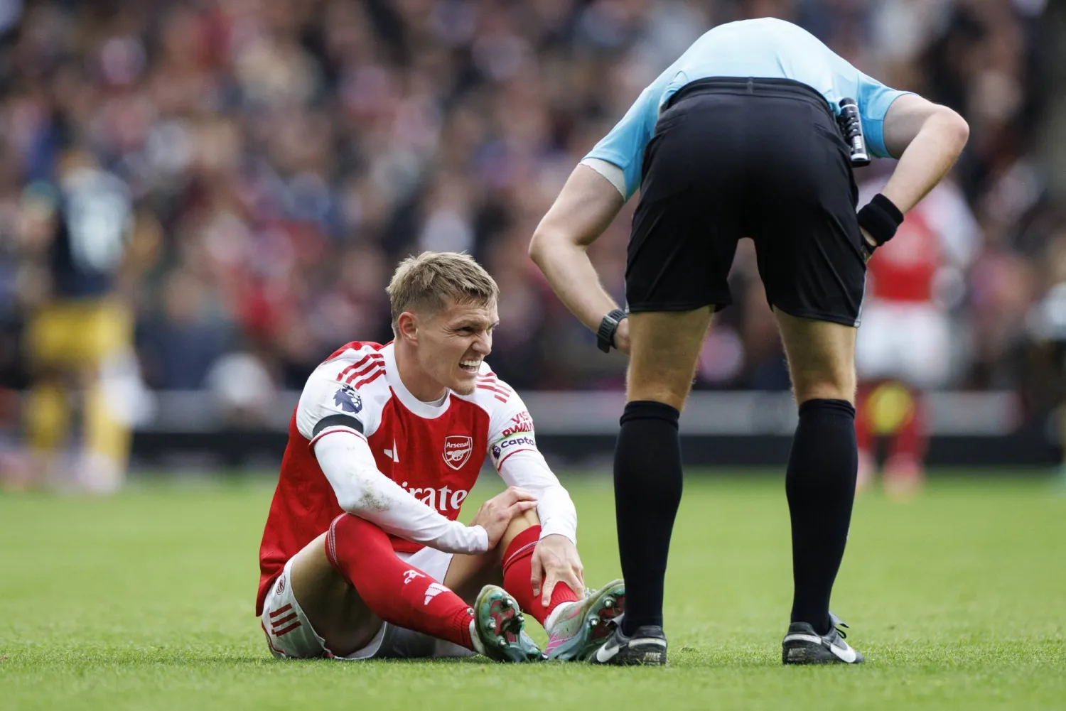 مارتن أوديغارد قائد فريق آرسنال الإنجليزي أصيب في مواجهة وست هام (إ.ب.أ)