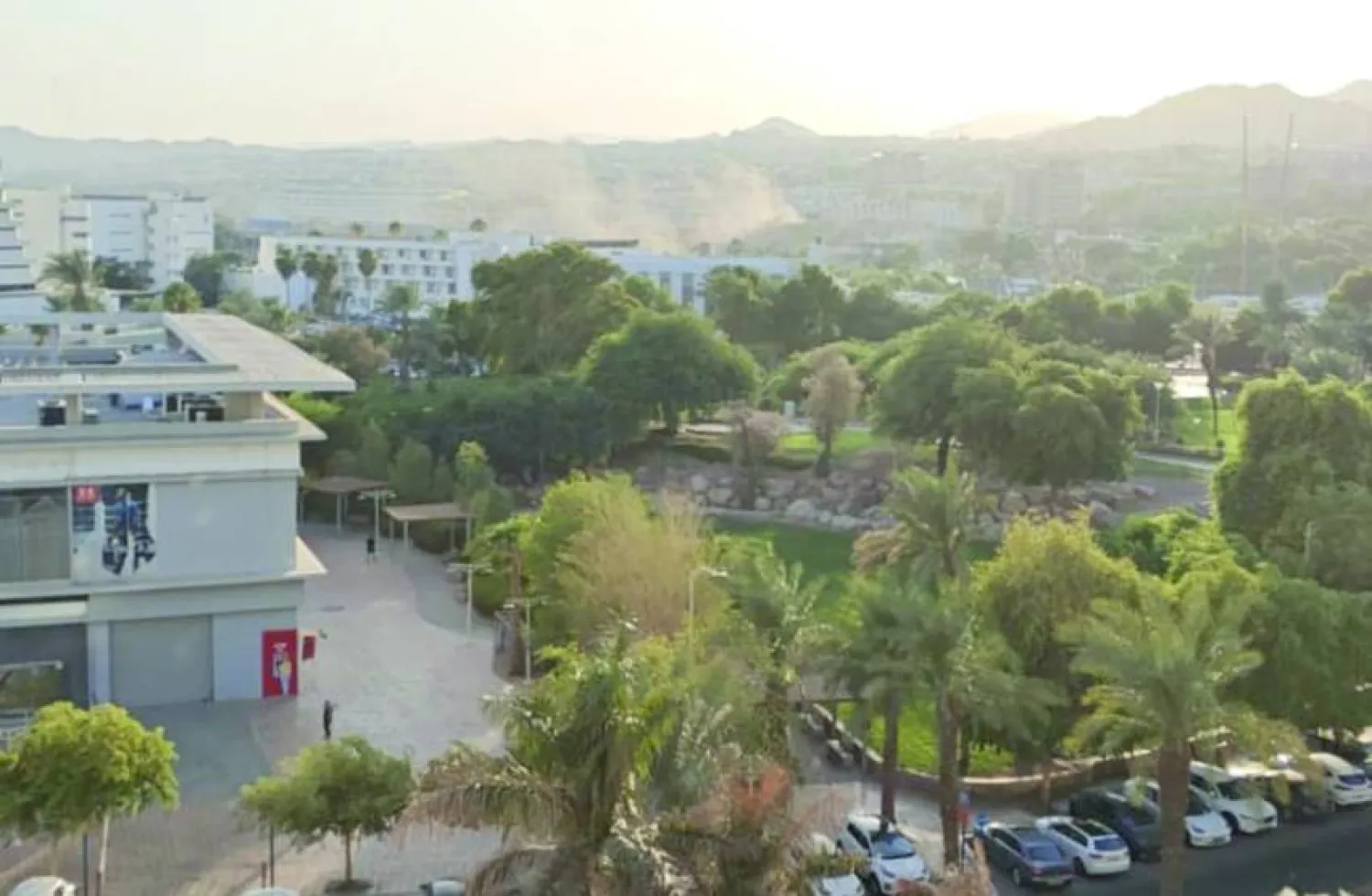 صورة التُقطت عقب سقوط طائرة مُسيَّرة في إيلات (أرشيفية- وسائل إعلام إسرائيلية)