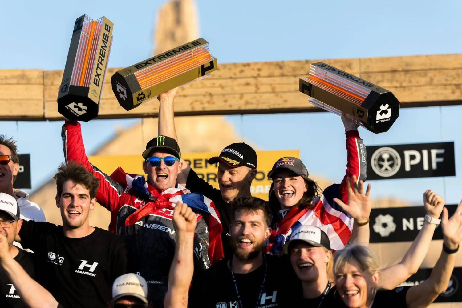 فريق هانسن توّج بجائزة المركز الأول في «إكستريم إي - القدية» (وزارة الرياضة)