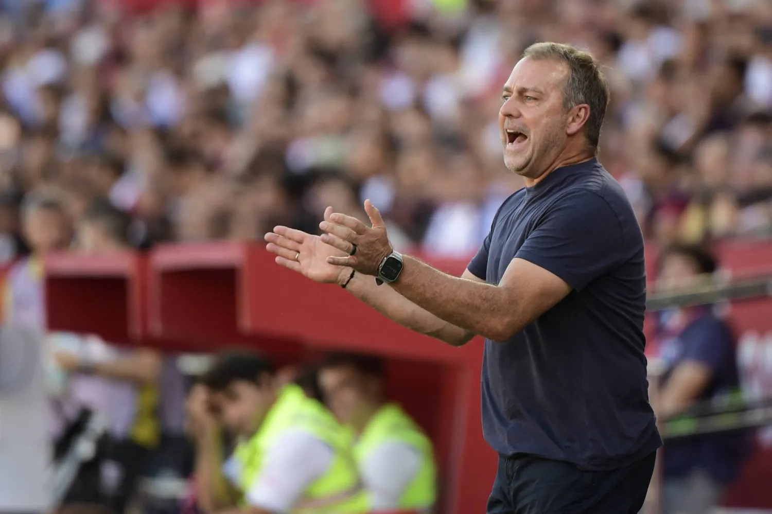 هانزي فليك المدير الفني لفريق برشلونة (أ.ف.ب)