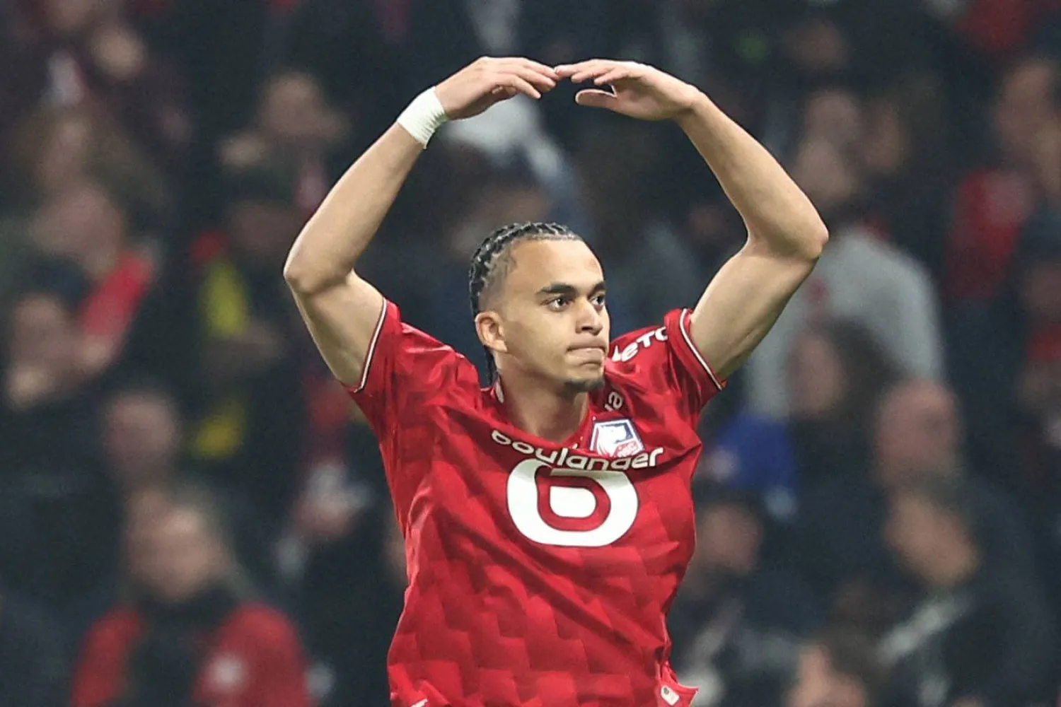 إيثان مبابي نجم ليل يحتفل بهدفه في سان جيرمان (أ.ف.ب)