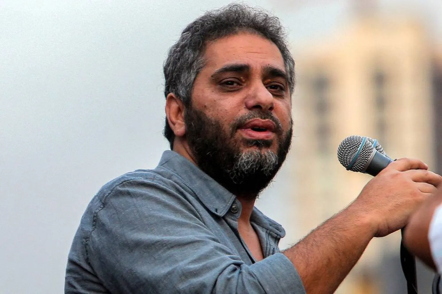 Lebanese singer Fadel Shaker performs religious songs during a rally in central Beirut on September 21, 2012. (AFP)