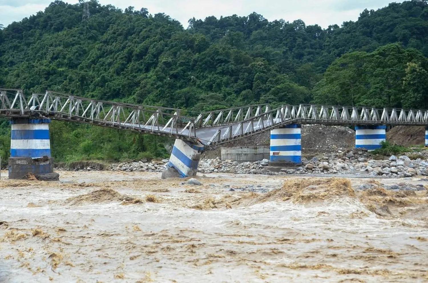The collapsed Dudhia Iron Bridge over the Balason River after torrential rains in Darjeeling, India, October 5, 2025. (Reuters) 