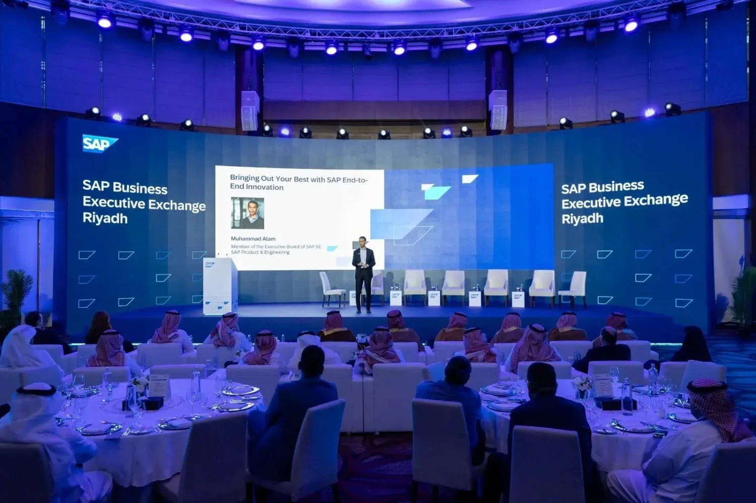 Muhammad Alam speaks to the audience during SAP’s announcement of the deployment of its new suite of solutions from Saudi Arabia. (Asharq Al-Awsat) 