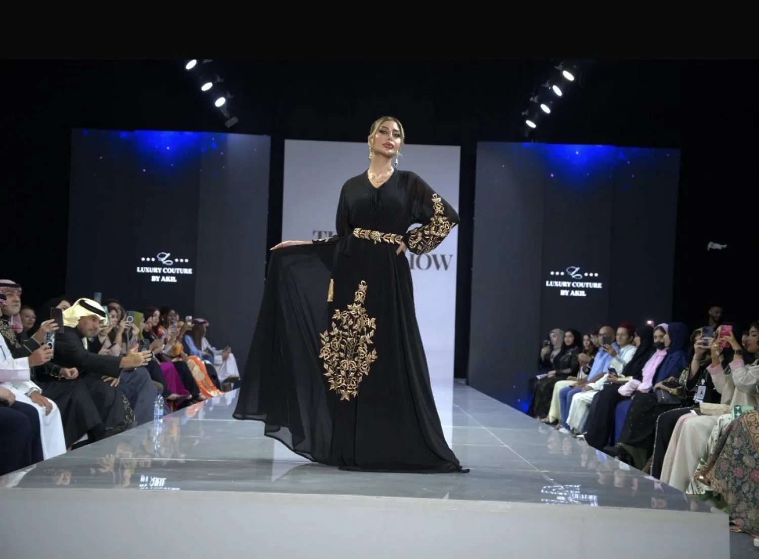 قفطان أسود من الشيفون مطرز باليد (الشرق الأوسط)