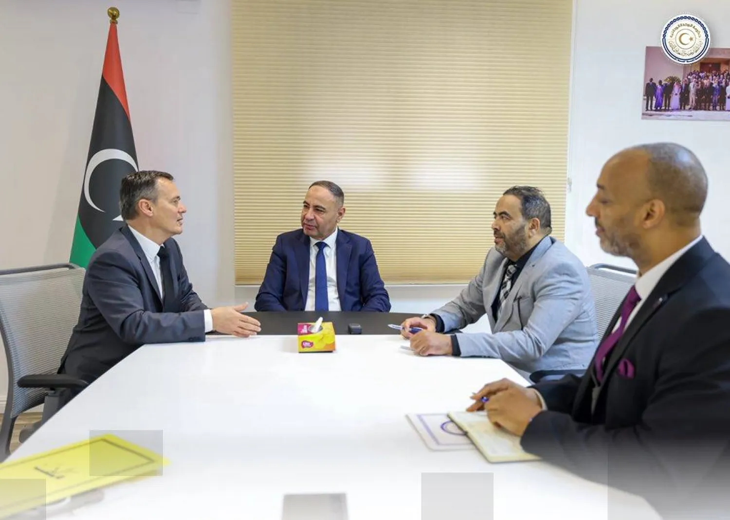 وزير الخارجية المكلف بحكومة «الوحدة» الليبية الطاهر الباعور يلتقي سفير فرنسا الجديد تيري فالا يوم الاثنين (وزارة الخارجية بغرب ليبيا)