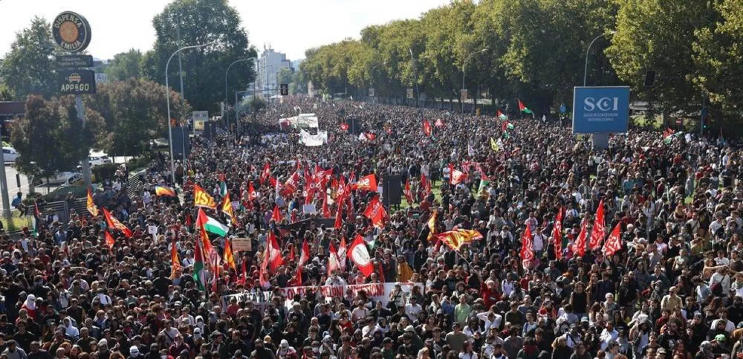 Demonstrators gather for a pro-Palestinians protest in Bologna, Italy, Friday, Oct. 3, 2025. (Guido Calamosca/LaPresse via AP) 