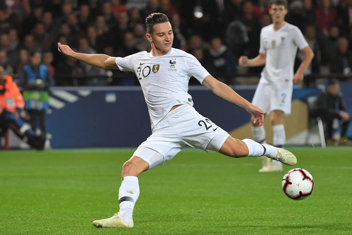 مهاجم لانس فلوريان توفان (أ.ف.ب)